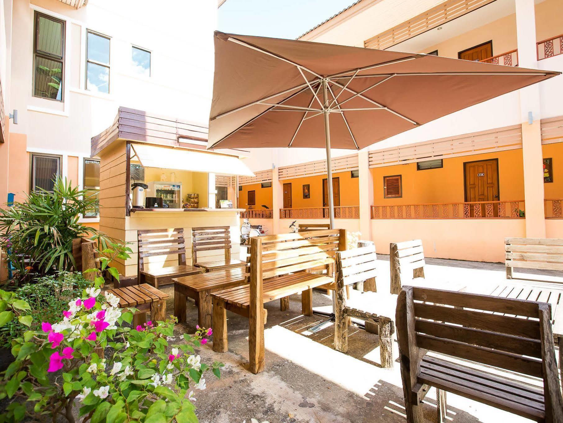 Banlanna Hotel Lampang Exterior foto